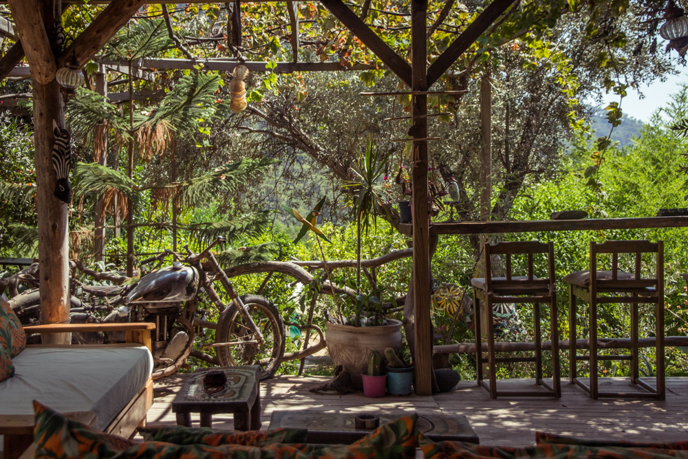 Bar/lounge area with lots of wooden elements with a view towards the jungle Kabak Valley