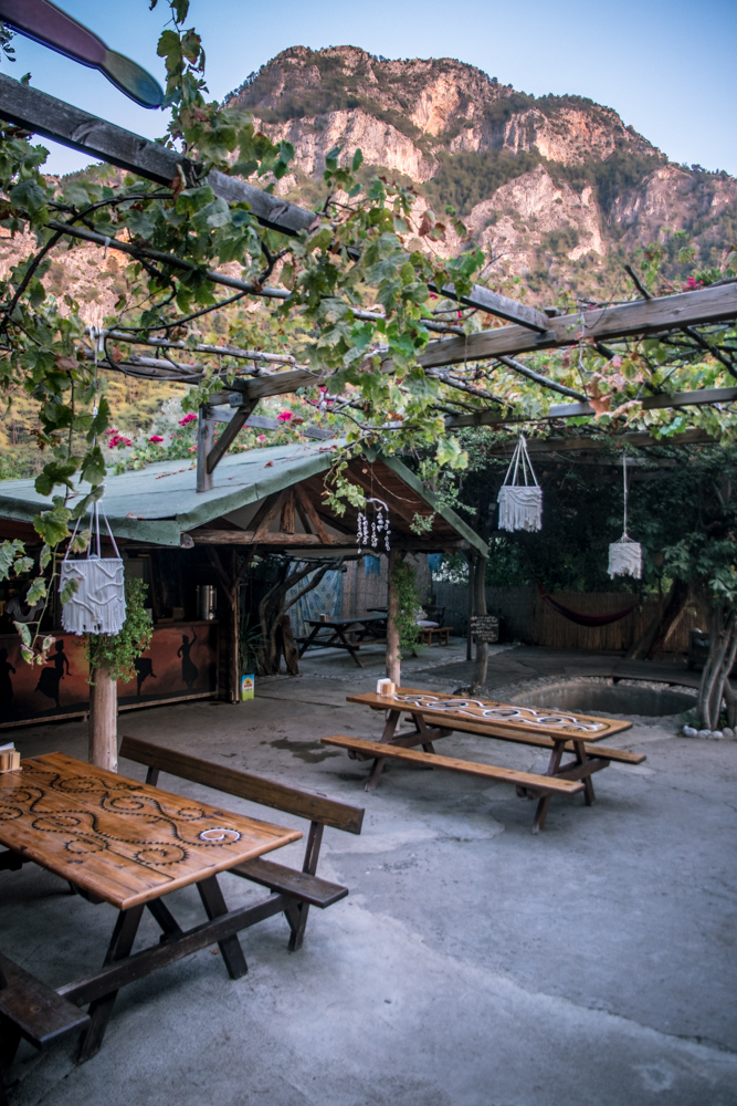 A vertical panorama of Sultan Camp's dining/breakfast area. Tables with view towards the mountain.